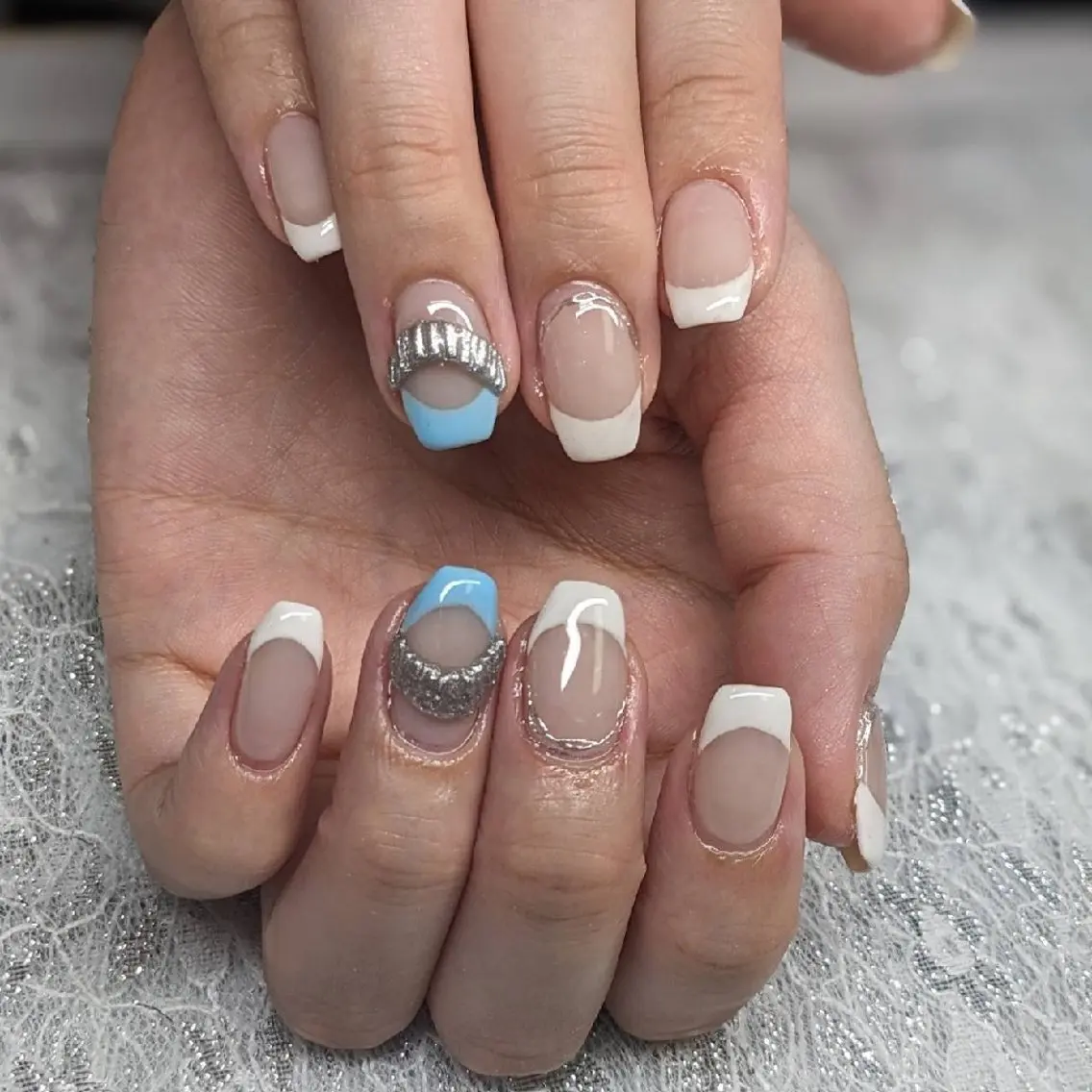 ネイル ブルー フレンチネイル ハンドネイル ネイルサロンベルティ .keikoのネイルデザイン
