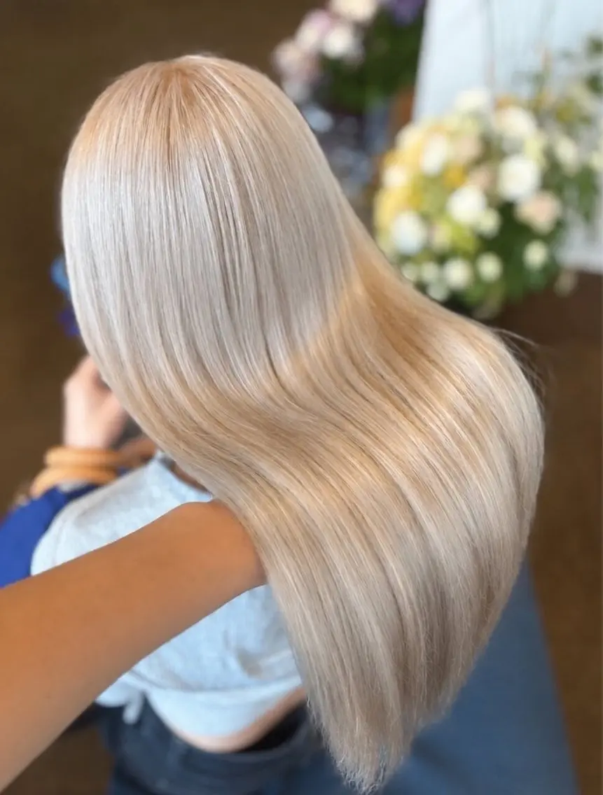 セミロング ヘアカラー W_SALON 四条 ブリーチ 髪質改善のヘアスタイル