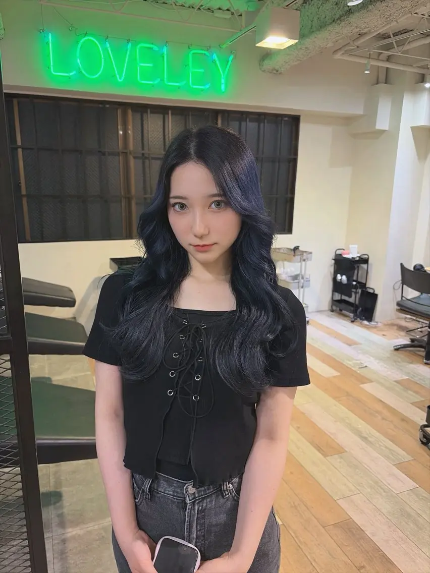 ロング ヘアカラー 💜🦋 COCONA🦋💜のヘアスタイル