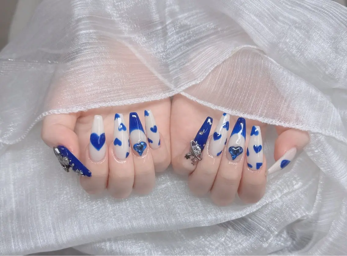 ネイル フレンチネイル ジェルネイル ガラスフレンチ ハロウィン ハート ハンドネイル H.baby Nail Salonのネイルデザイン