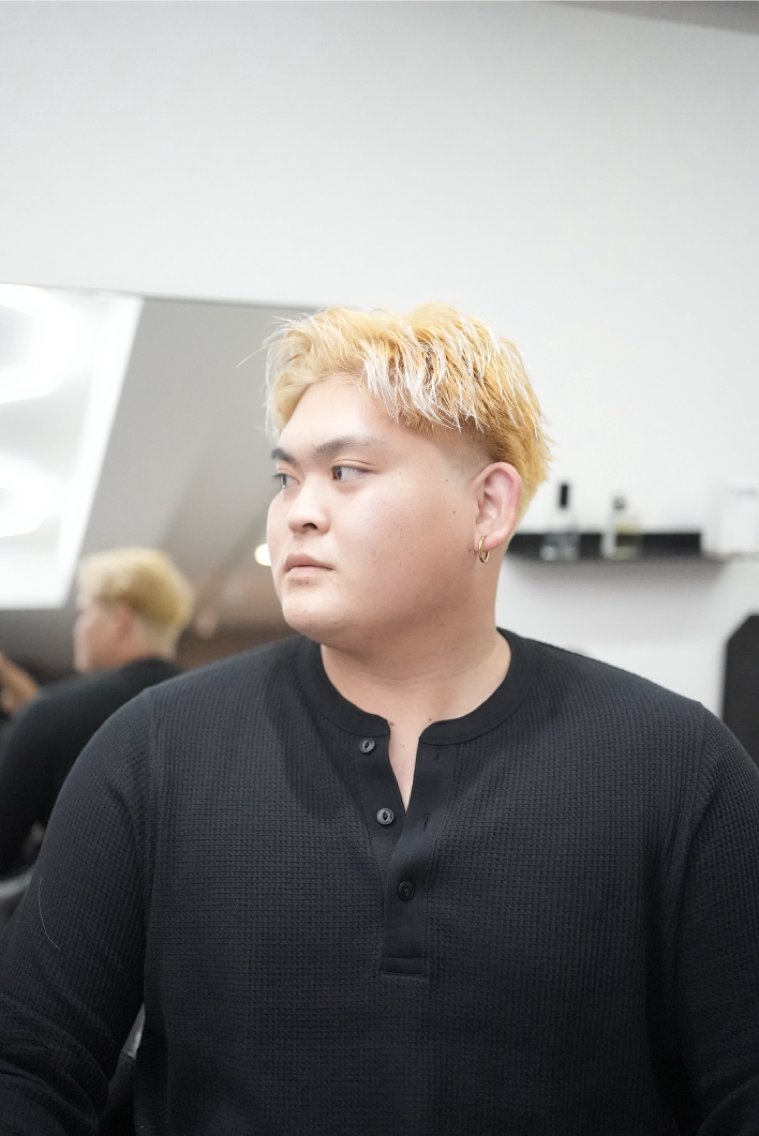 メンズ フェードカット メンズハイトーン カット ヘアカラー トリートメント ヘアセット SHIZUKU スパイキーショートのヘアスタイル