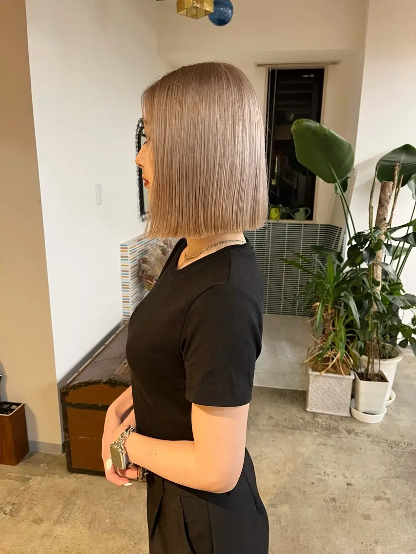 ミディアム カラー ベージュカラー ブリーチ ホワイトベージュ カット ヘアカラー トリートメント 🩷ハイトーン透明感 レイヤー🩷ユリカのヘアスタイル