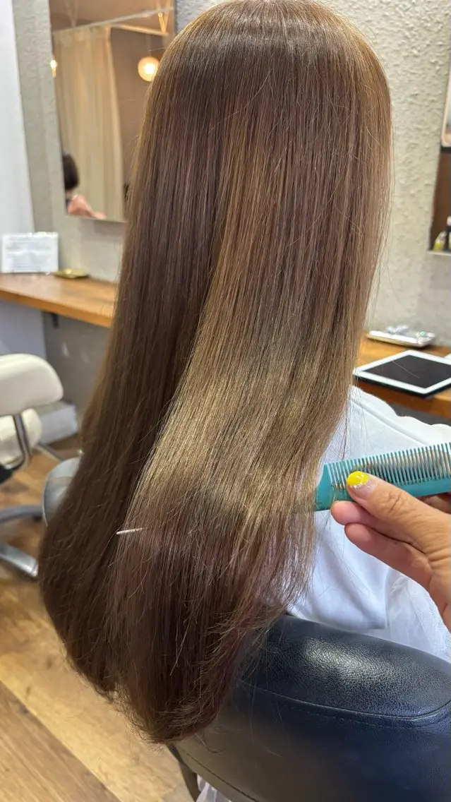 ロング カラー ベージュカラー 大槻 芽衣のヘアスタイル