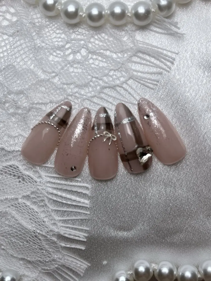 ネイル ガーリー ワンホンネイル ハンドネイル Swan Nailのネイルデザイン
