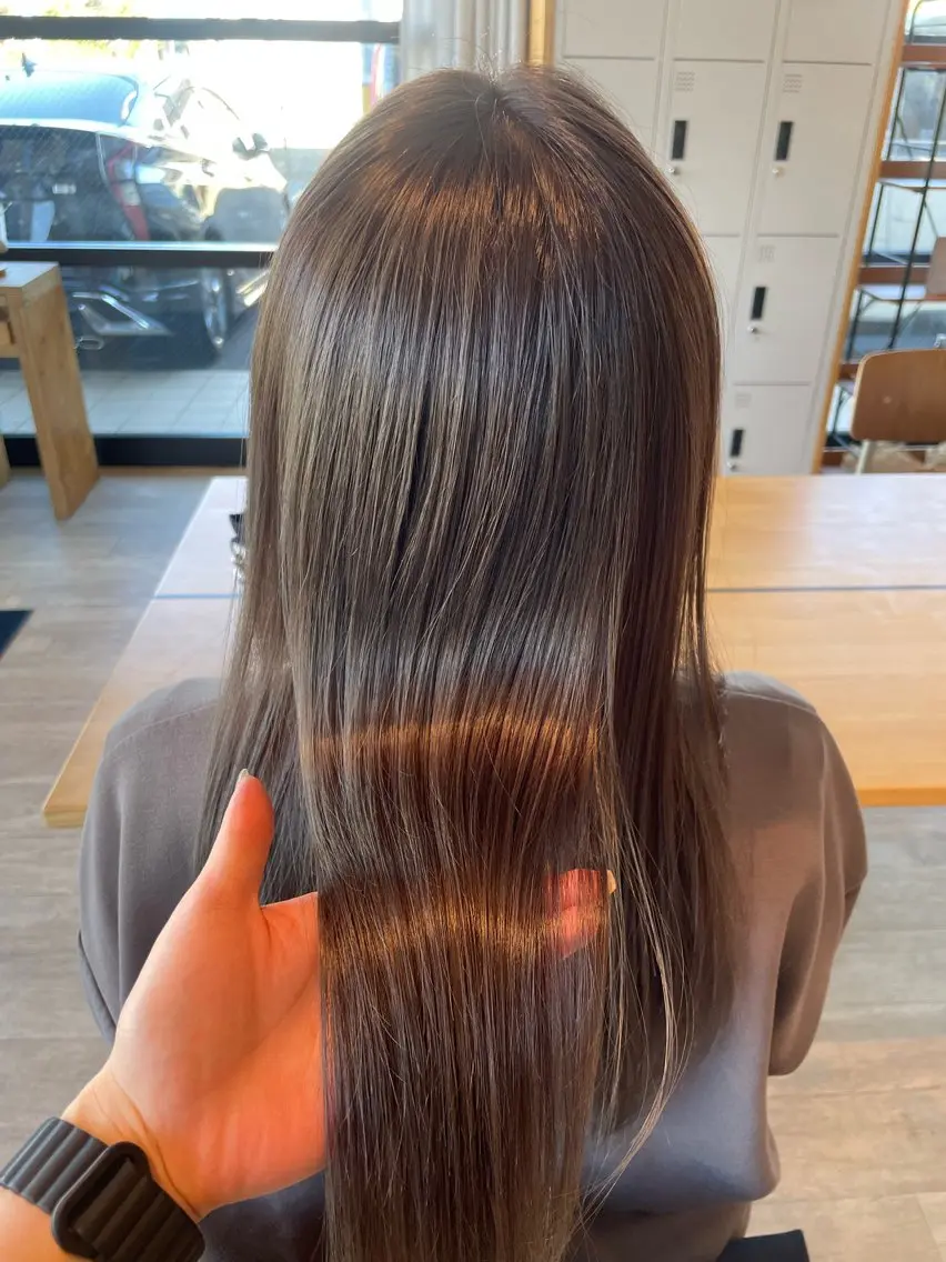ロング カラー ヘアカラー トリートメント 小森 樹奈のヘアスタイル