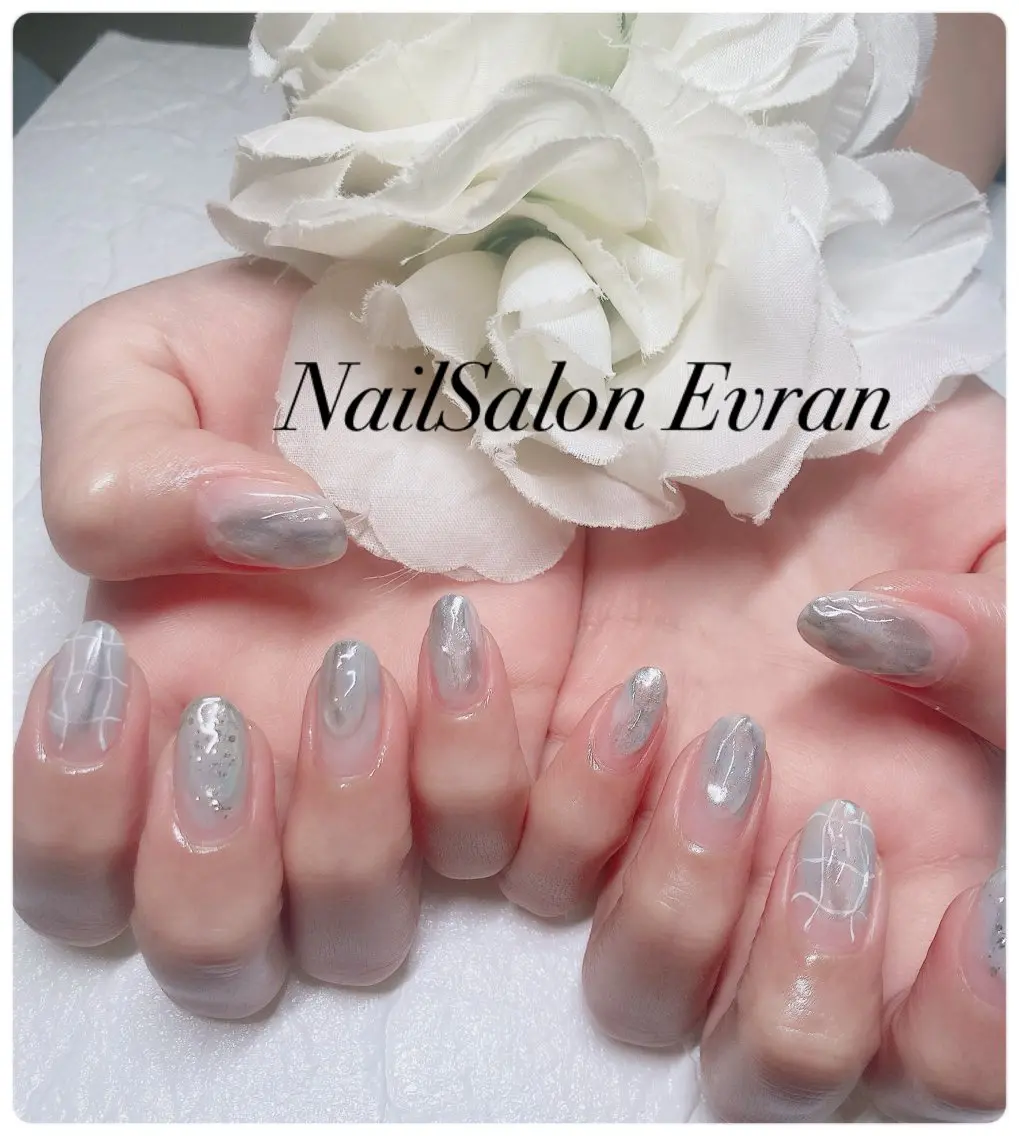 ネイル アートネイル フレンチネイル マグネットネイル 持ち込み ニュアンスネイル ハンドネイル Nail salon Evranのネイルデザイン