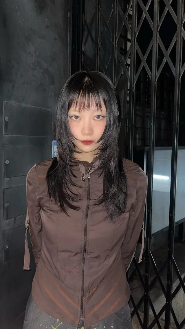 ロング レイヤーカット ウルフカット カット 石塚 瑛里菜のヘアスタイル