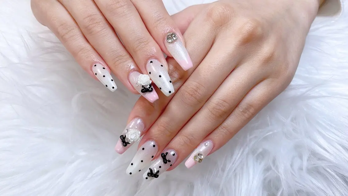 ネイル アニマル柄 チークネイル フラッシュネイル フットネイル フレンチネイル ハンドネイル B·U Nail大宮 長さだし専門店のネイルデザイン