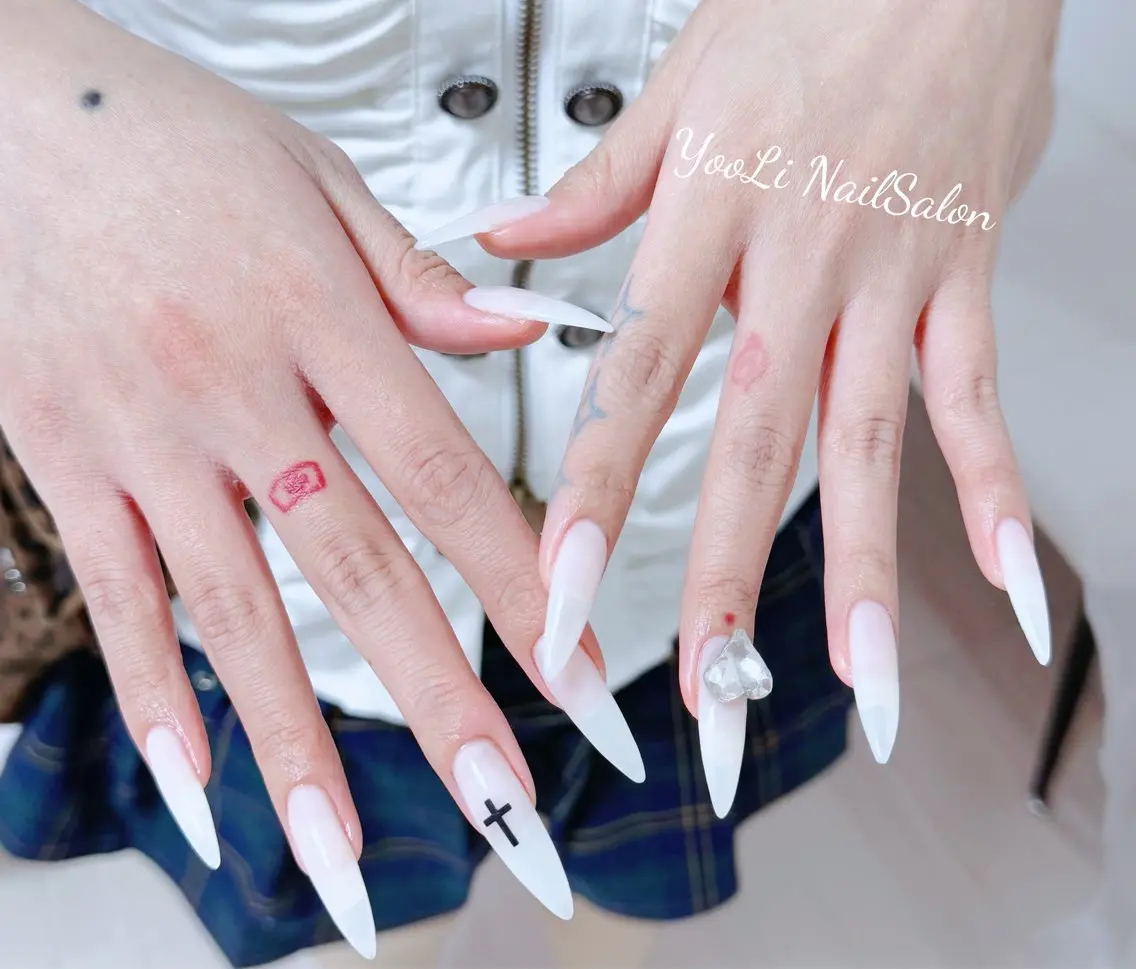 ネイル アートネイル オーロラネイル チークネイル フレンチネイル ガラスフレンチ ハンドネイル 🎀🎀YooLi Nail Salonのネイルデザイン