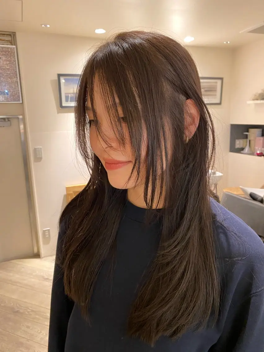 ロング カラー カット ヘアカラー ナチュラルヘア🫧 ナナミのヘアスタイル