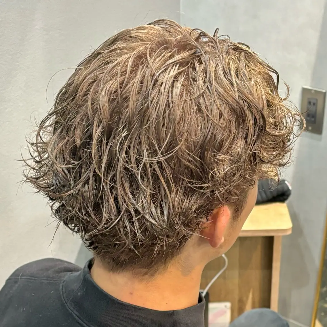 ショート カラー パーマ メンズ メンズブリーチ ベージュカラー ブリーチ くせ毛 ヘアカラー 似合わせカット🌼 山川 まなみ🌼のヘアスタイル