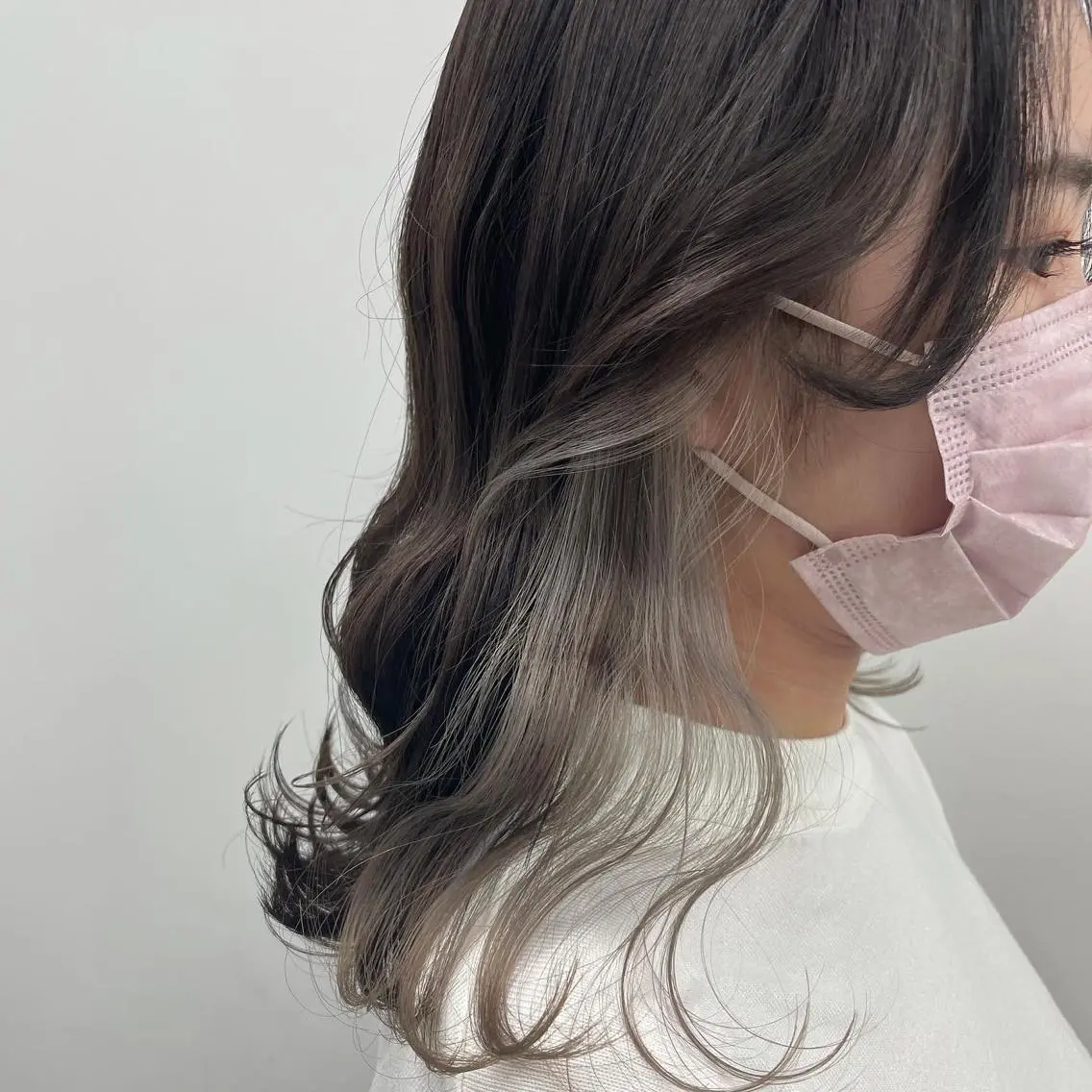 ミディアム カラー ヘアアレンジ ブリーチ イヤリングカラー ヘアカラー トリートメント 🦄インナーカラー 🦄貫井彩花のヘアスタイル