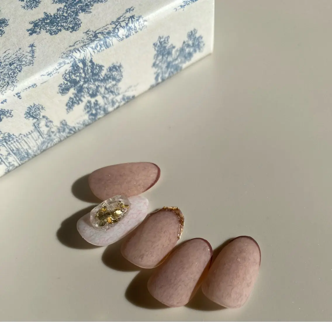 ネイル フレンチネイル ガラスフレンチ ツイードネイル ハンドネイル 🌿Charme🌿 MAIのネイルデザイン