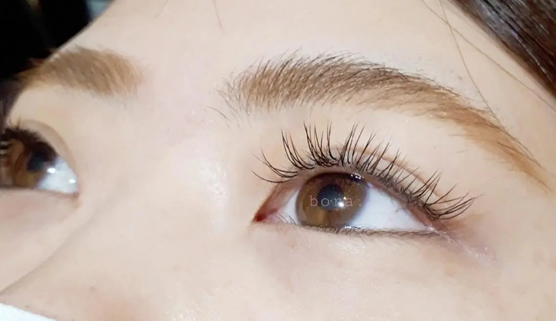 マツエク・マツパ 💜bora .のネイルデザイン