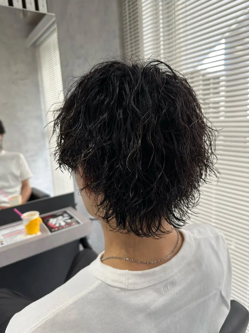 ミディアム パーマ メンズ ユウ🪄 パーマ指名No1のヘアスタイル