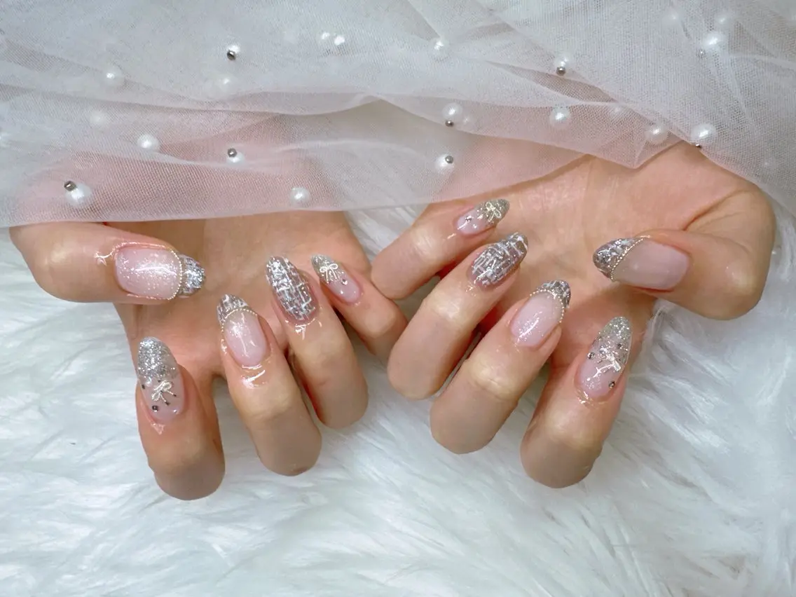 ネイル フラッシュネイル フラッシュマグ フレンチネイル ガラスフレンチ キラキラネイル ハンドネイル Queeens nailのネイルデザイン