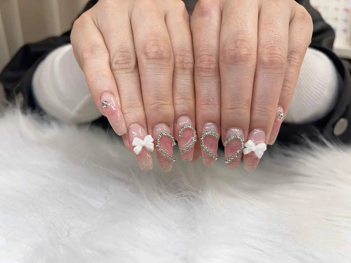 ネイル チークネイル フレンチネイル グラデーション キラキラネイル 韓国ネイル ハンドネイル Minette nailHuongのネイルデザイン