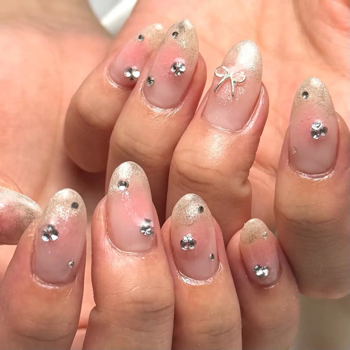 ネイル チークネイル ガーリー キラキラネイル マグネットネイル Ray nail natsu🎀のネイルデザイン