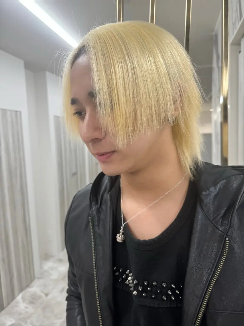 カラー メンズ メンズブリーチ ブリーチ 抜きっぱなしブロンド ブロンド 【レイヤーカット】 海老原寛大のヘアスタイル