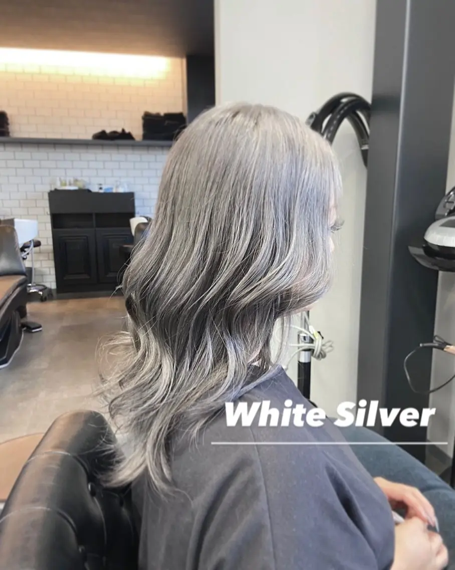 ミディアム カラー ブリーチ ケアブリーチ ハイトーンカラー ヘアカラー 韓国風・透明感カラー 💫ami💫のヘアスタイル