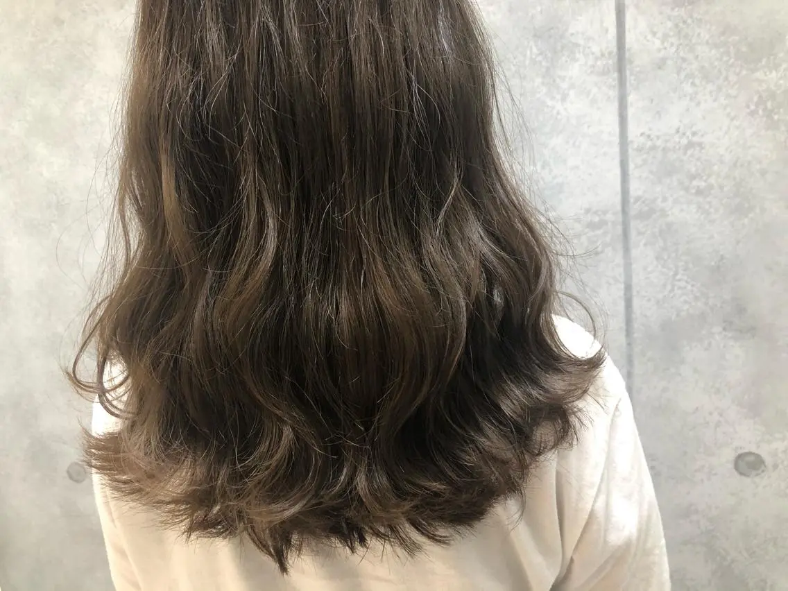 ロング カラー ヘアカラー ベージュ指名No1 加賀詩織のヘアスタイル