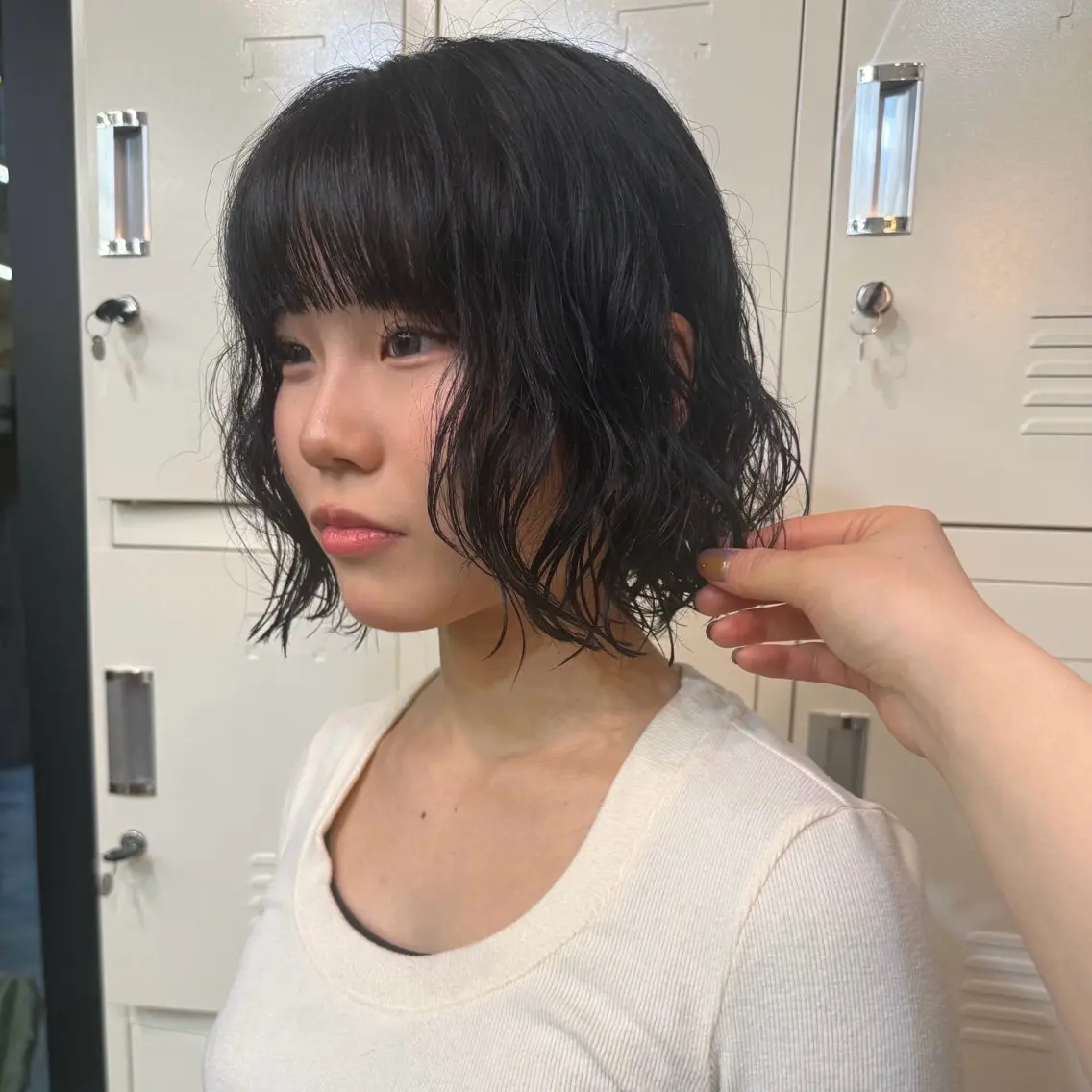ミディアム カラー パーマ ミディアムパーマ アッシュ 顔まわりレイヤー 韓国風ヘア レイヤーカット カット パーマ トリートメント shin enom yuukaのヘアスタイル