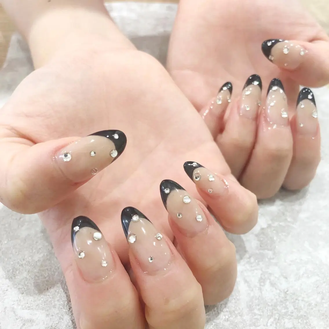 ネイル フレンチネイル ストーンネイル ハンドネイル JOLIESSE Ayumiのネイルデザイン