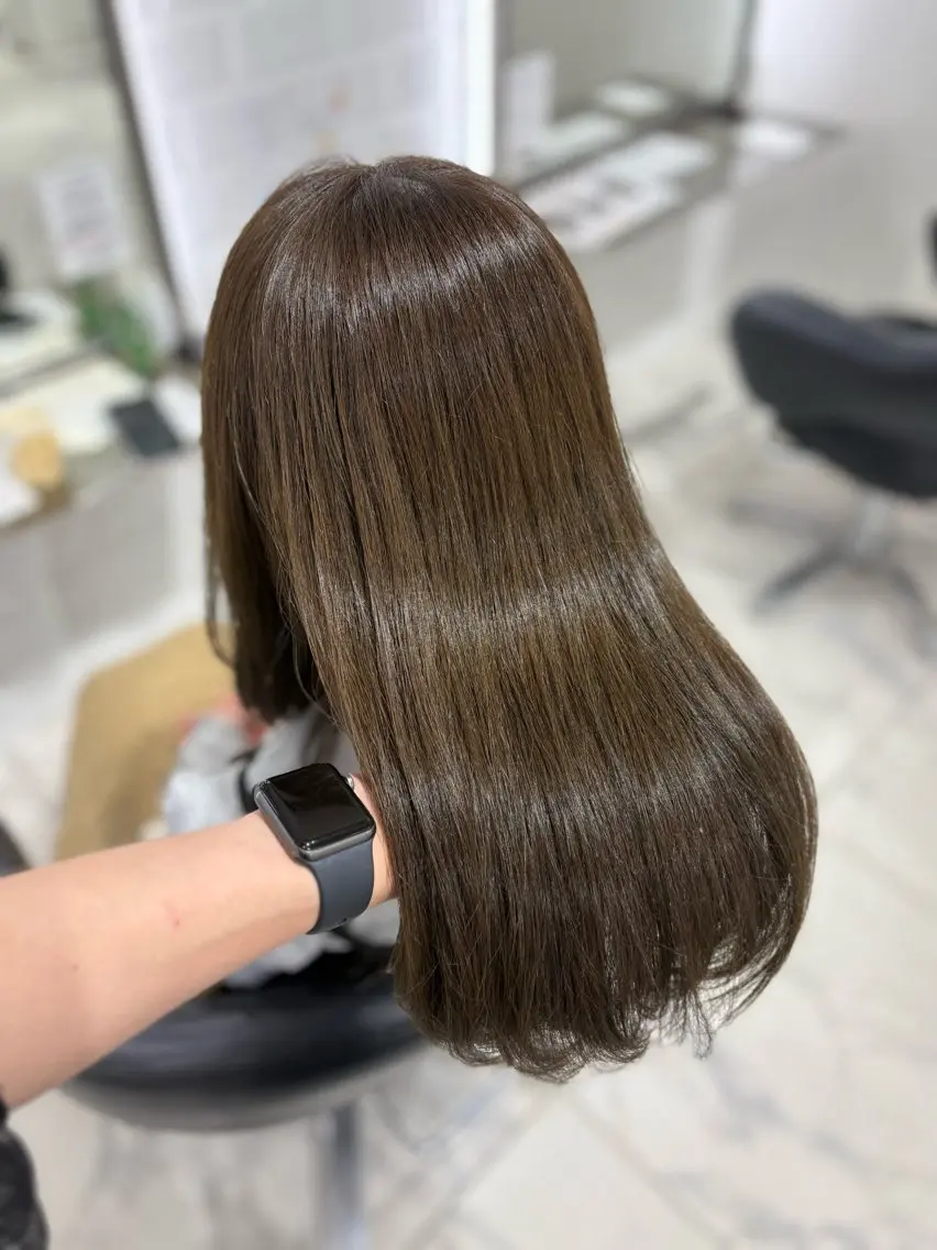 セミロング カラー グレージュ オリーブグレージュ オリーブグレー 透明感艶カラー/ 岡田澪香のヘアスタイル