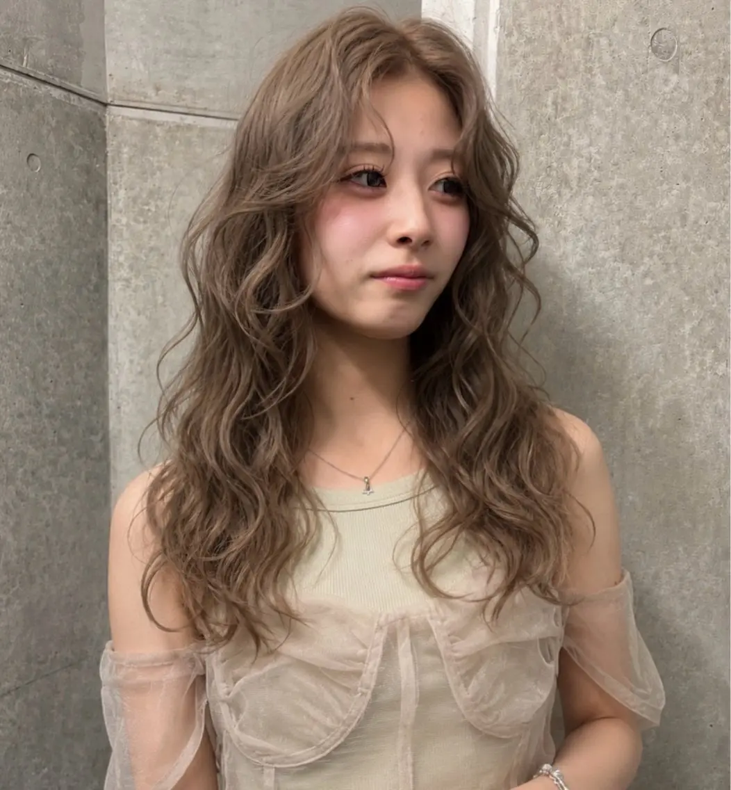 ミディアム ヘアカラー 🎀ミク🎀/ハイト ーン/デザインカラーのヘアスタイル