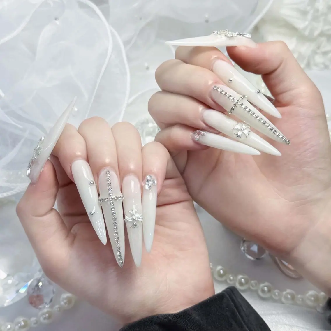 ネイル アートネイル フレンチネイル キラキラネイル 韓国ネイル ロングネイル ハンドネイル ハンドケア Mika Nails 心斎橋のネイルデザイン