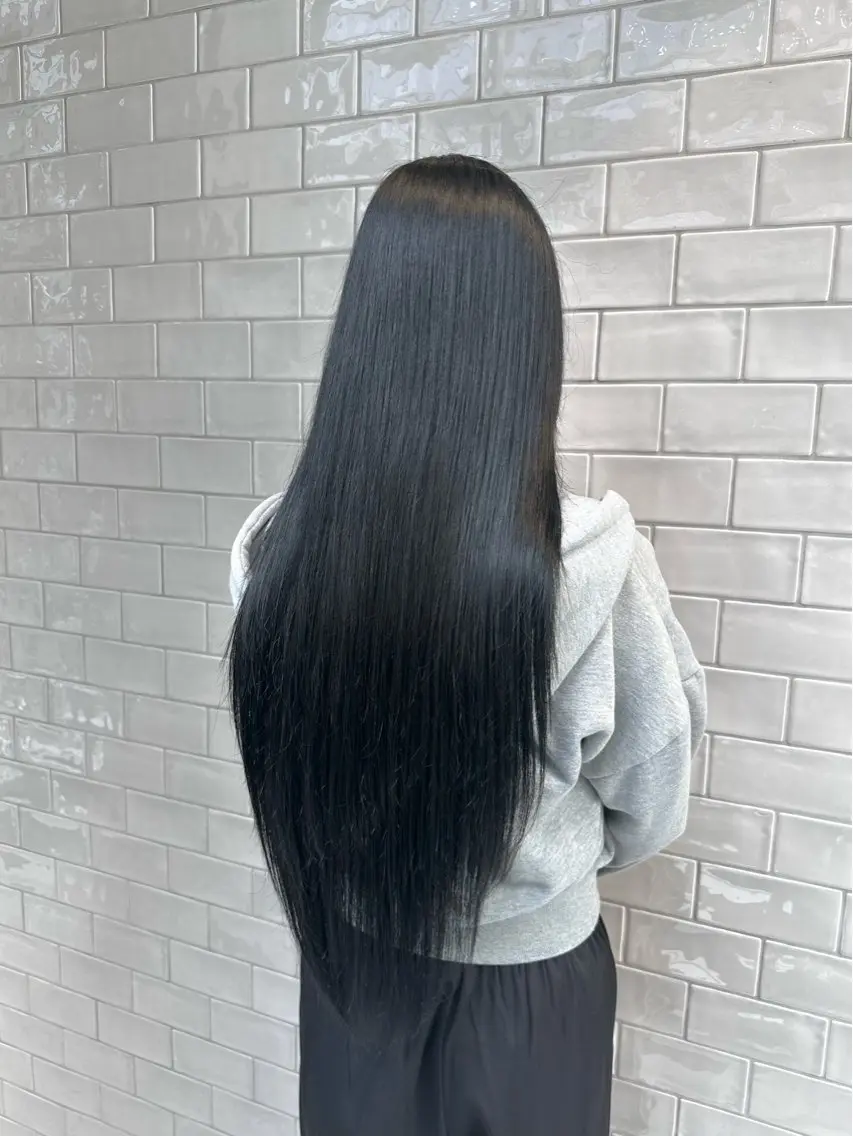 ロング カラー 黒髪 ブルーカラー ブルーブラック 髪質改善 ヘアカラー トリートメント 矢野 晃平のヘアスタイル