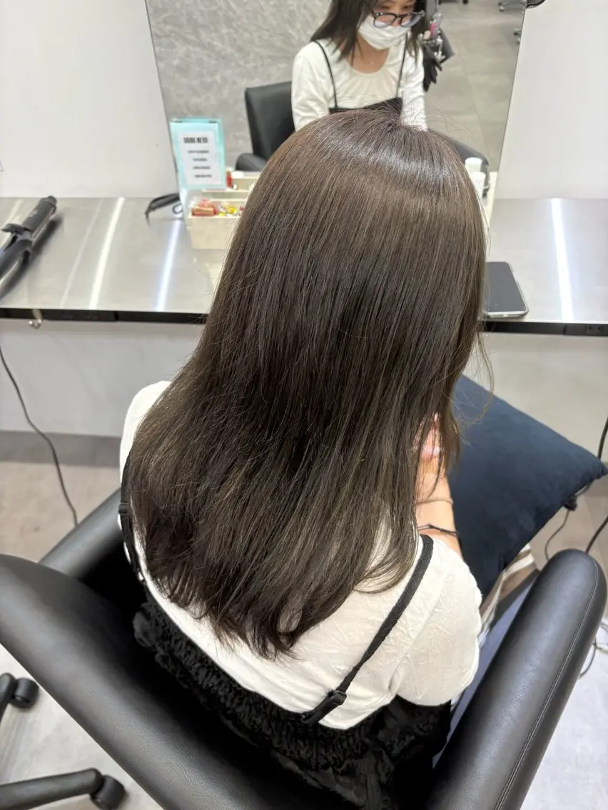 ロング カラー グレージュ オリーブグレージュ オリーブグレー Core Haruのヘアスタイル
