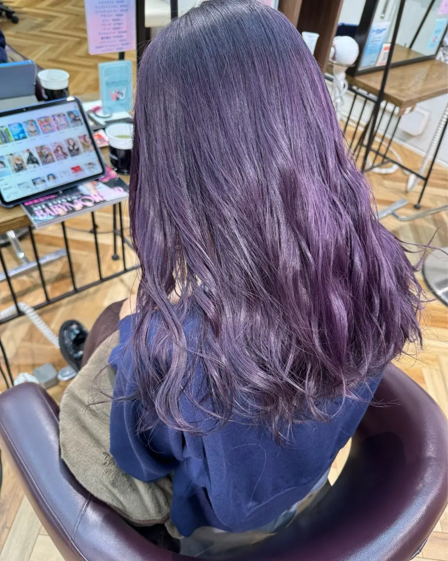 ロング カラー パーマ ヘアアレンジ ブリーチ ケアブリーチ デザインカラー ハイトーンカラー ラベンダーカラー ヘアカラー ハイトーン特化🤍 浦住のヘアスタイル