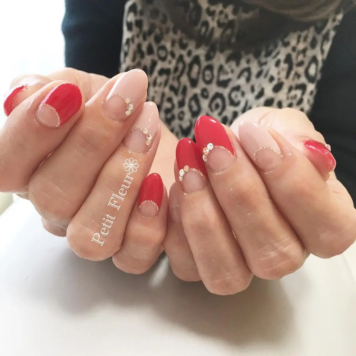 ネイル フレンチネイル ラメ(グリッター) 赤色 逆フレンチ 青柳 亜梨奈のマツエク・マツパデザイン