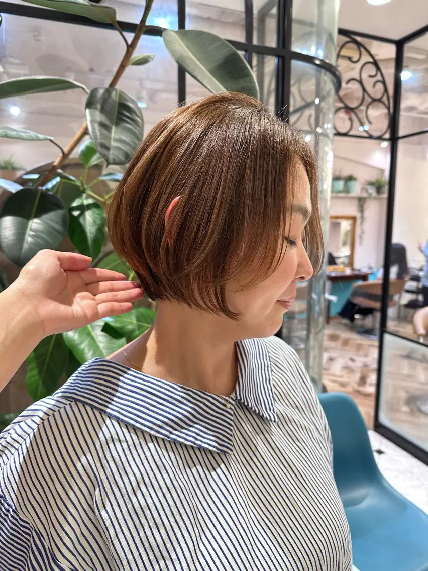 ショート レイヤー🇰🇷小顔 見せ顔周り💕トモミのヘアスタイル