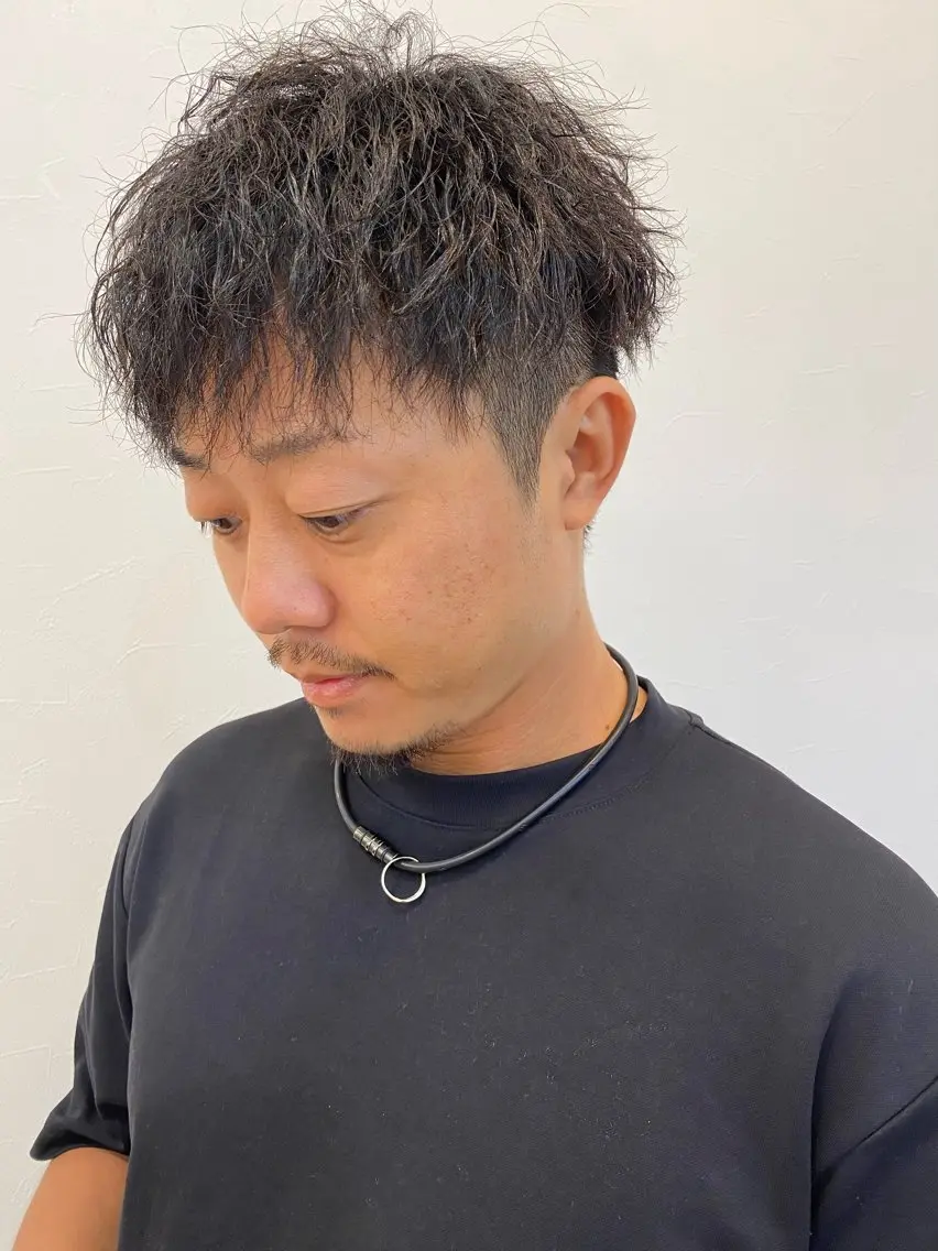 ミディアム パーマ メンズ カット パーマ トリートメント 似合う髪型が 分からない方へのヘアスタイル