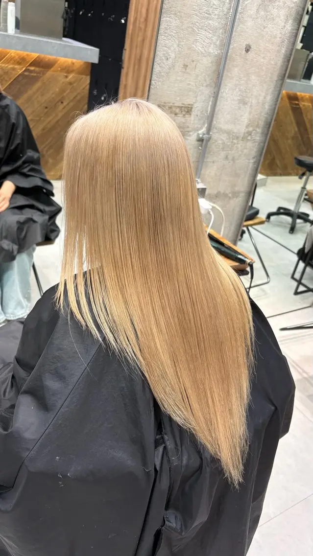 ロング カラー ヘアカラー KAEDE🌺Wカ ラー/ホワイトカラーのヘアスタイル