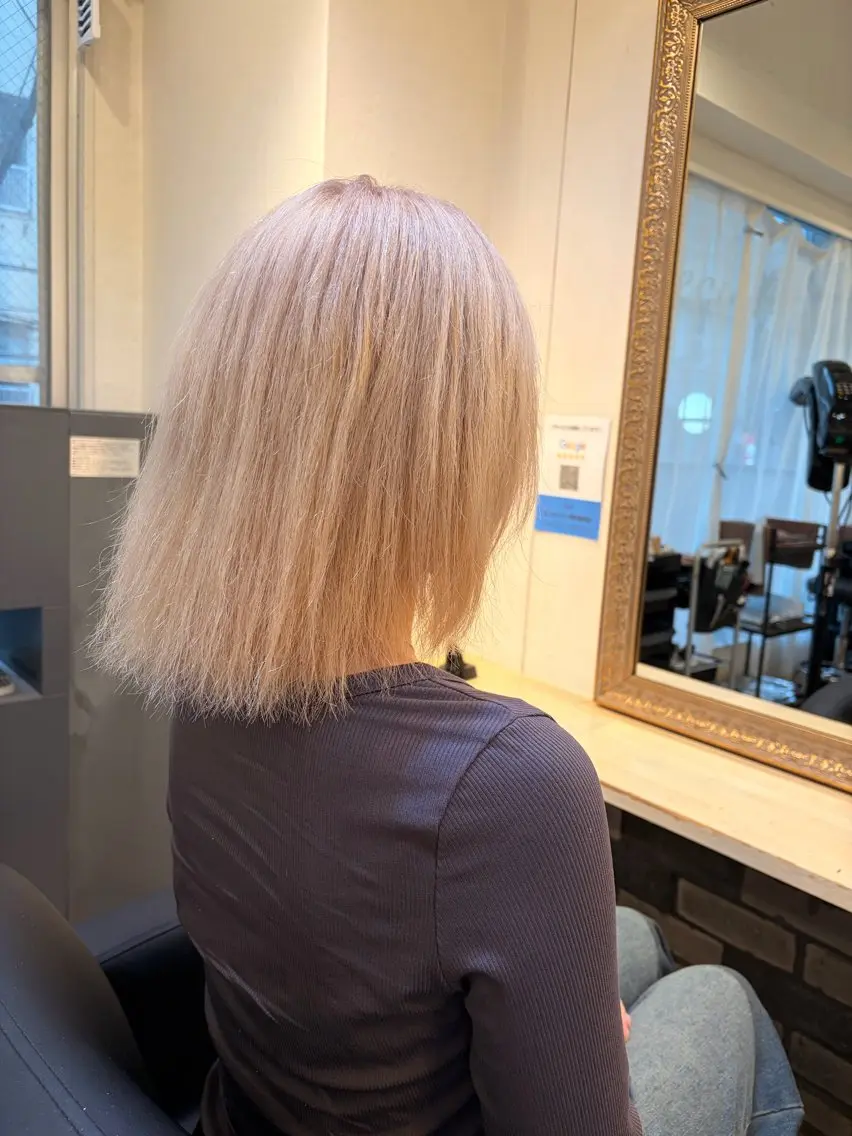 カラー ベージュカラー ブリーチ 透明感カラー ミルクティーベージュ ヘアカラー koki ハイトーンカラーのヘアスタイル