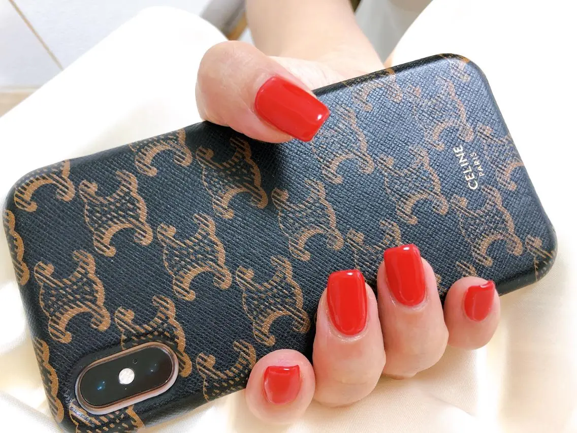 ネイル ワンカラーネイル 赤色 ハンドネイル mogunail &blowのネイルデザイン