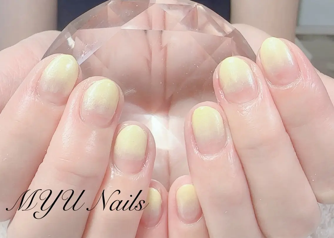 ネイル ジェルネイル グラデーション 持ち込み パラジェル ハンドネイル ニュアンスネイル🌈 MYU Nailsのネイルデザイン