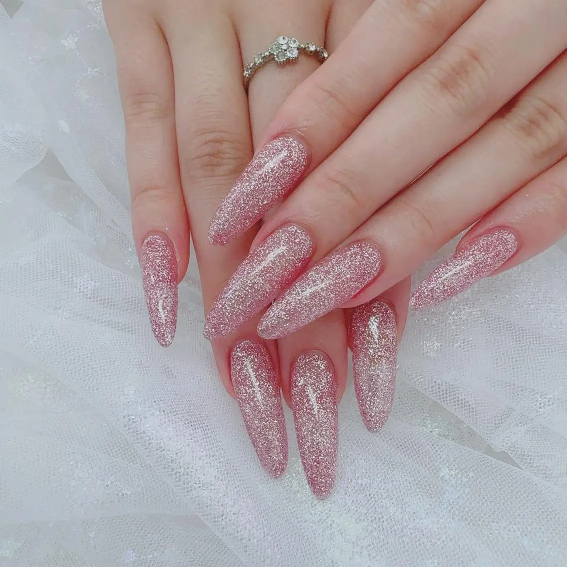 セミロング ハンドネイル 𝑰𝒕𝒐 𝑵のネイルデザイン