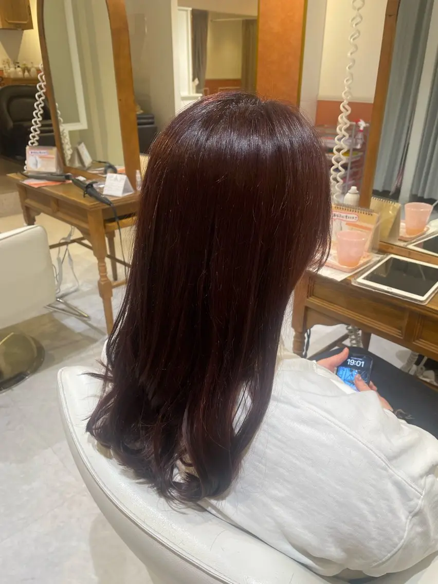 ミディアム カラー ボルドーカラー ヘアカラー 和田 真依のヘアスタイル