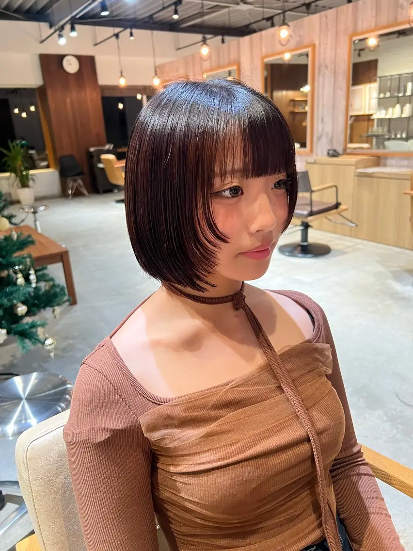 ショート ボブレイヤー ボブ 顔まわりレイヤー レイヤーカット 実子 /透明感カラーのヘアスタイル