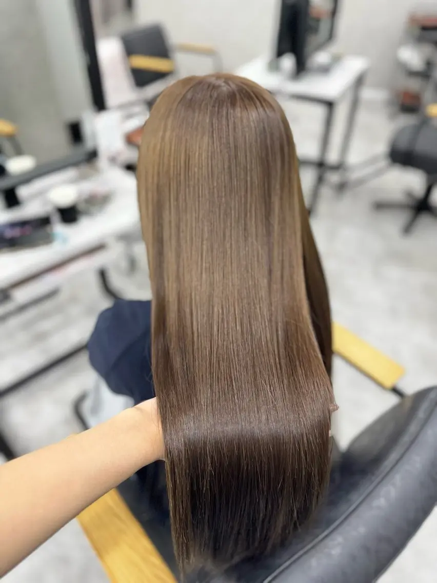 ロング カラー ベージュカラー ブリーチ ブラウンカラー ショコラブラウン ショコラグレージュ カット ヘアカラー トリートメント 赤み無し柔らかカラー 【梅田】madokaのヘアスタイル
