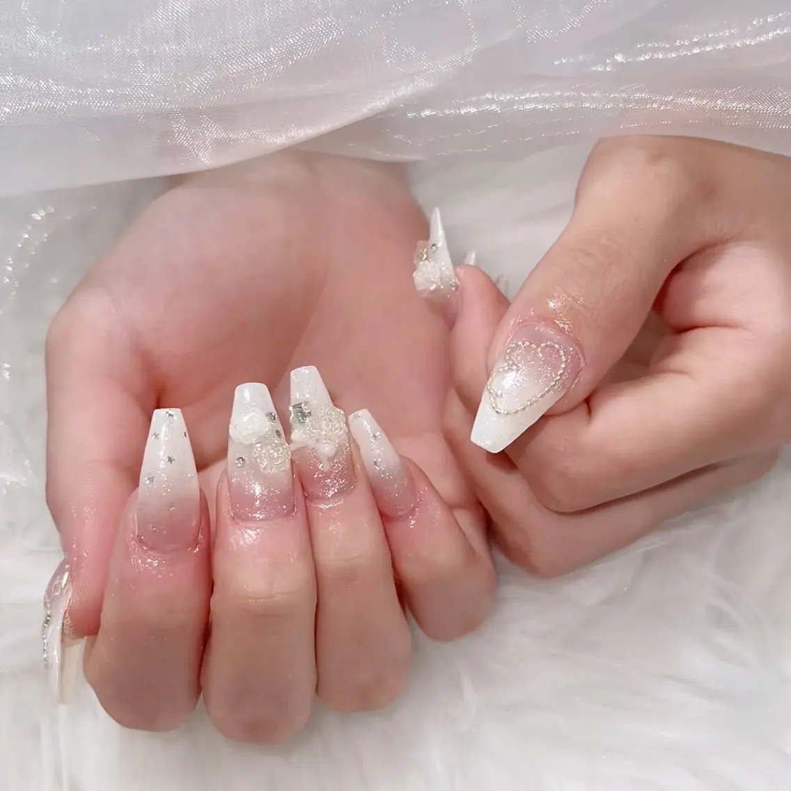 ネイル オーロラネイル 長さ出し フラッシュネイル フレンチネイル ジェルネイル ハンドネイル ハンドケア CiCi Nail Salonのネイルデザイン
