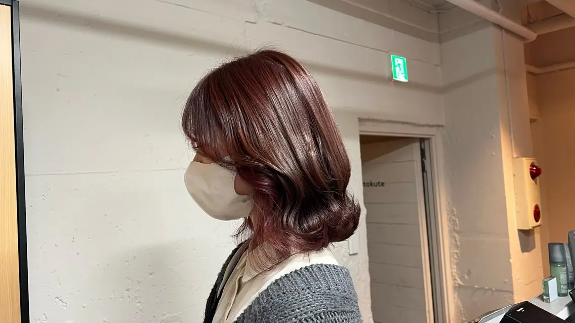 セミロング カラー ブリーチ ピンクカラー 🎀shell吉祥寺 ナオ🧸のヘアスタイル