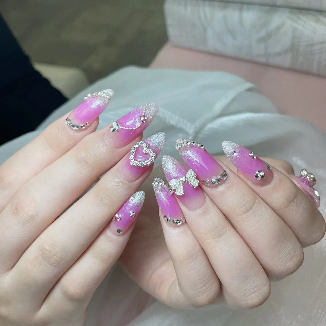 ネイル チークネイル ガーリー キラキラネイル 韓国ネイル リボン princess スカルプ専門店のネイルデザイン
