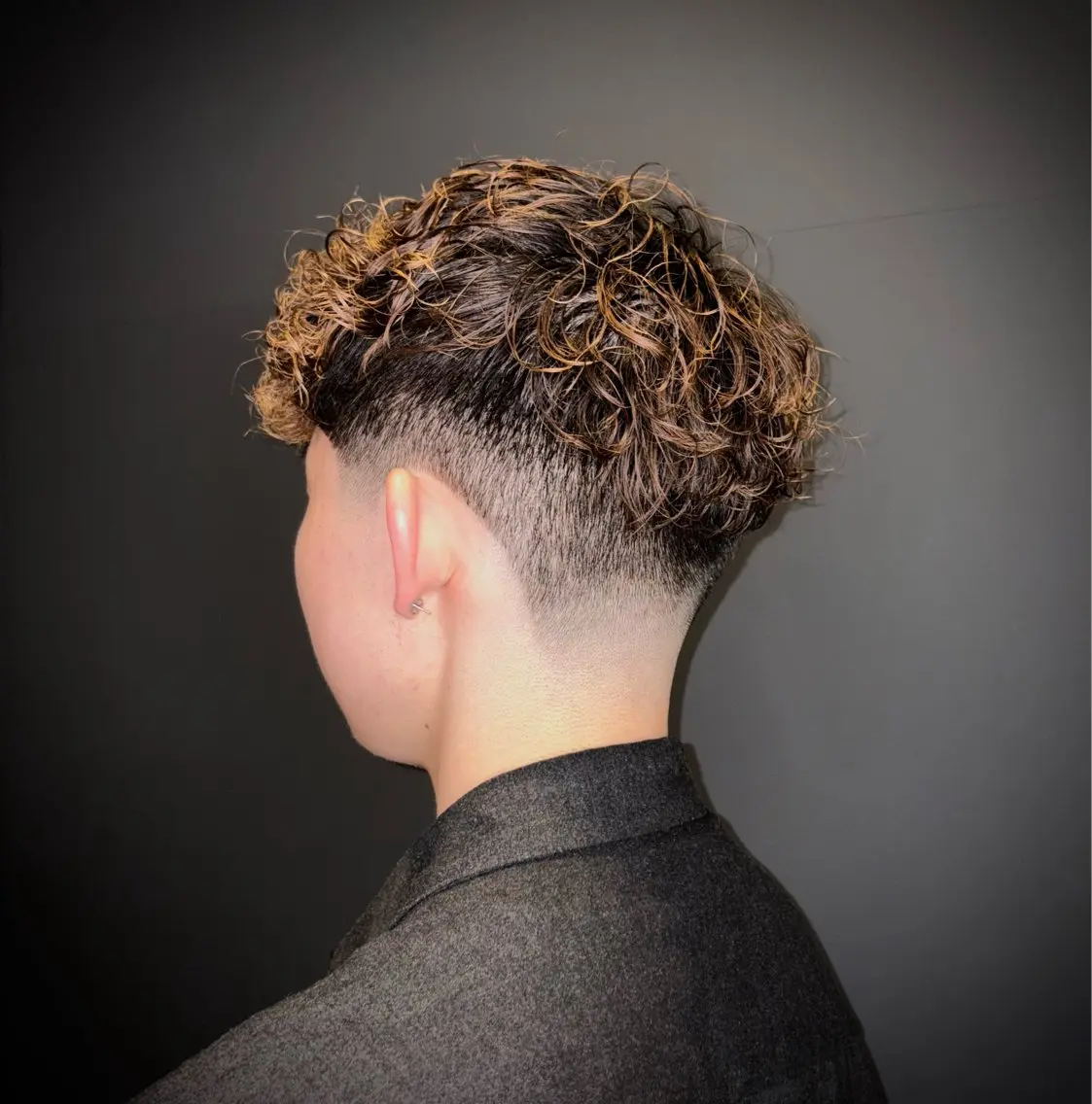 ショート 岡本 佳久のヘアスタイル