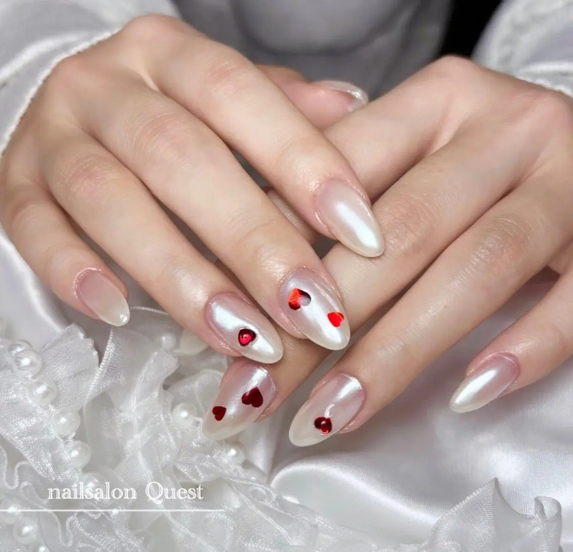 ネイル ハート ミラーネイル ホワイト ハンドネイル nailsalon Questのネイルデザイン