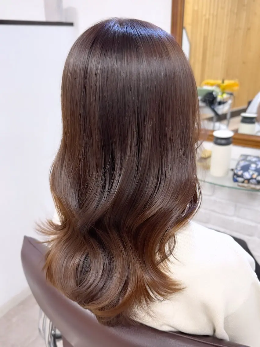 白髪をしっかりカバー*頭皮&髪のケア付き"ミディアム(肩につく長さ〜鎖骨まで)限定"コース【初回20%off】カット込みの写真